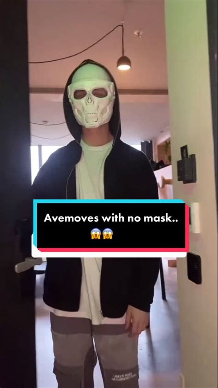 Avemoves hiding his face