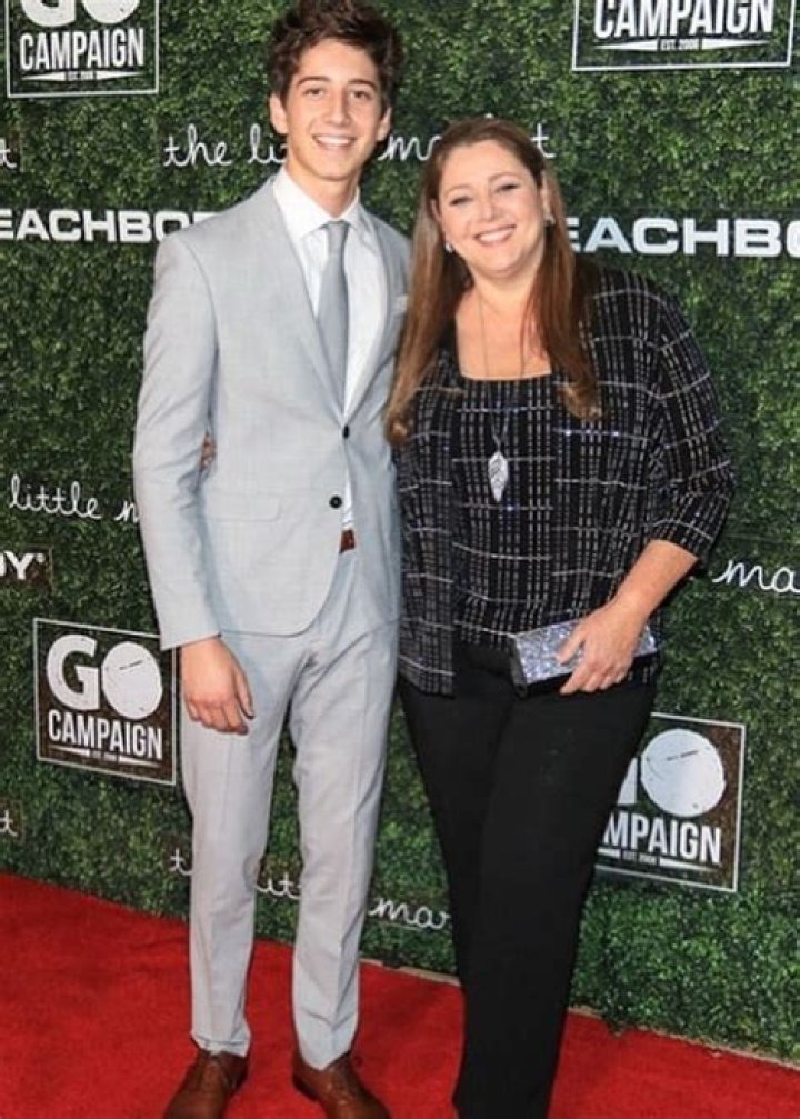 How tall is Camryn Manheim
