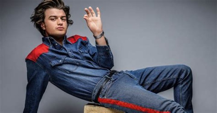 How tall is Joe Keery