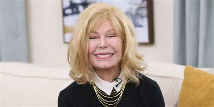 Loretta Swit Height, Weight & Body Measurements